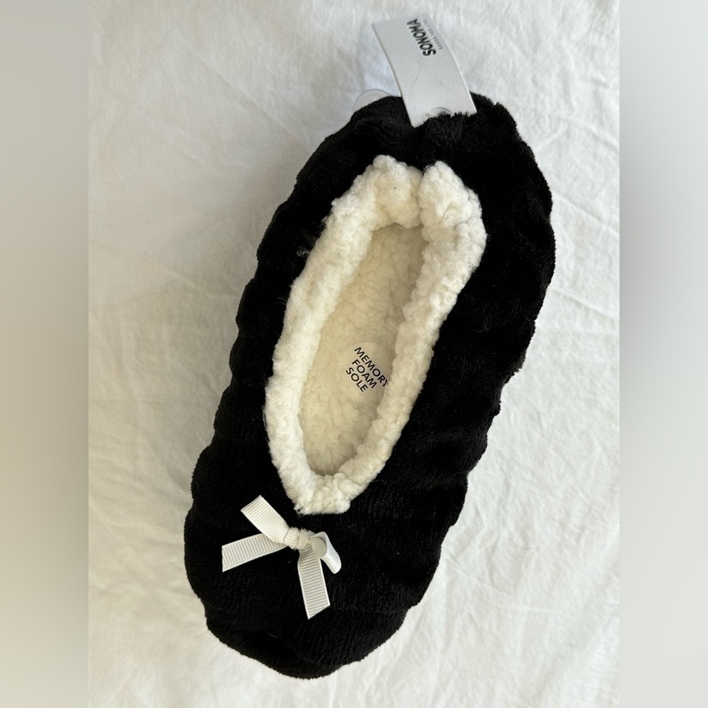 🎉Women’s Pair of Memory Foam Slippers Sonoma Size Small NWT